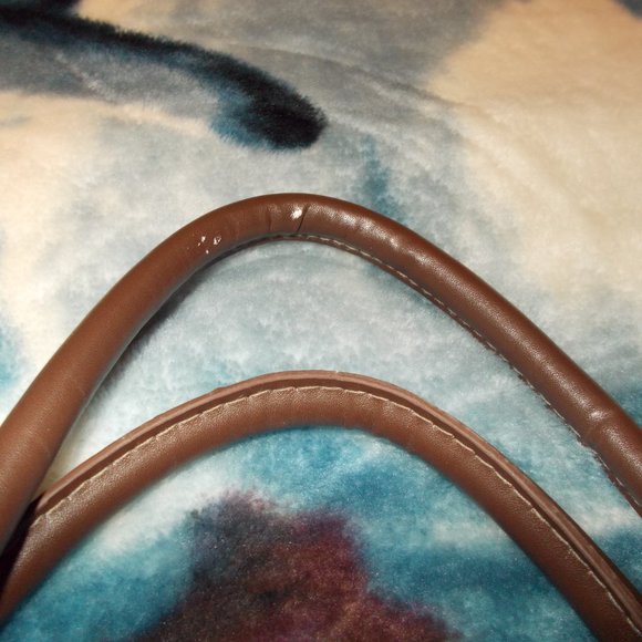 Pre owned purse bag approximately15.5"x 10"x 4.5" - Picture 2 of 5